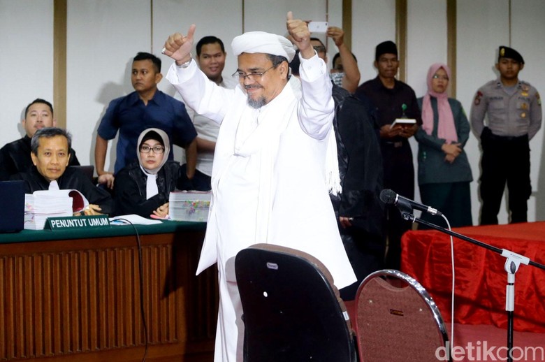 Tak Ditangkap, Habib Rizieq Diperiksa Polisi Saudi soal Bendera Tauhid Tak Ditangkap, Habib Rizieq Diperiksa Polisi Saudi soal Bendera Tauhid