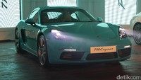 Eksterior mobil ini juga mendapatkan penyegaran. Porsche 718 Cayman memiliki desain air intake baru.