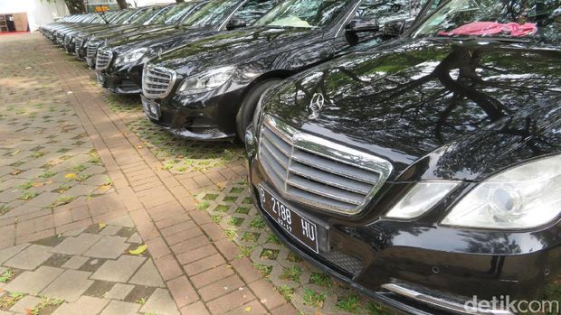 Ratusan Mercy untuk Rombongan Raja Salman Parkir di Senayan