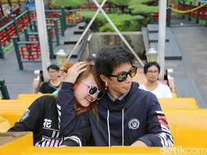 Kasmaran atau Cari Sensasi? Berbie Cikarang-Putra Mastur Mesra di Dufan!