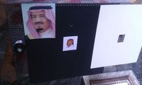 Seniman Pasuruan Lukis Raja Salman dalam Ukuran Mini