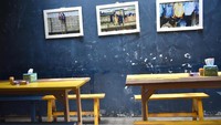 Warung Kopi Imah Babaturan yang berada di jalan Kebon Bibit bisa jadi tempat Anda bersantai.