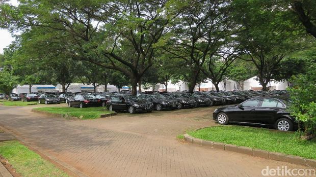 Ratusan Mercy untuk Rombongan Raja Salman Parkir di Senayan