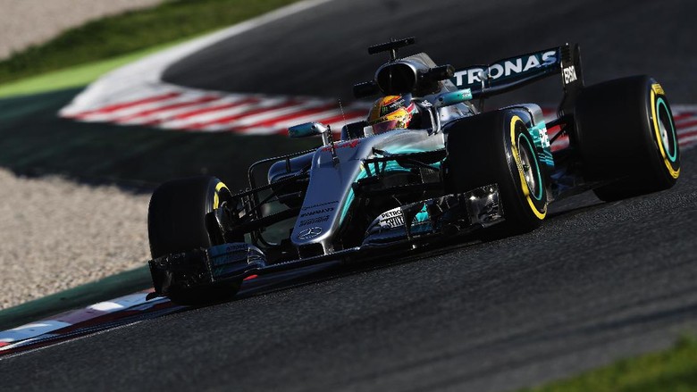 Hamilton Tercepat di Hari Pertama Hamilton Tercepat di Hari Pertama