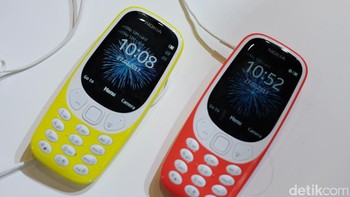 Nokia 3310 reborn menghebohkan ajang Mobile World Congress 2017. Titisan ponsel legendaris Nokia 3310 ini tampil lebih fresh dan dilenkapi kamera walau seadanya. Saat ini, baru Nokia 3310 reborn yang dipasarkan resmi di Indonesia. Foto: detikINET/Ardhi Suryadhi