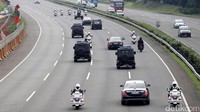 Raja Salman menuju Istana Bogor dengan pengawalan ketat.