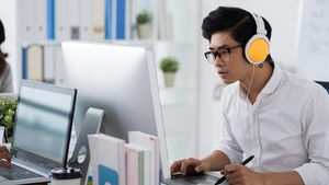 12 Orang dengan Profesi Unik yang Bikin Bingung Hingga Tertawa