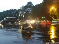 Warga yang Padati Depan Istana Bogor Berangsur Pulang