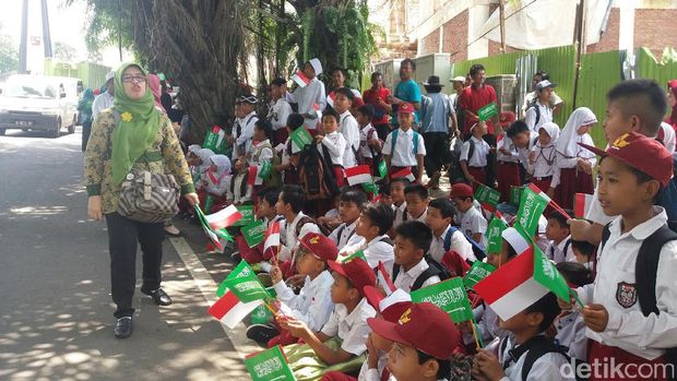 Sejumlah Warga Bogor Penasaran dengan Ketampanan Pangeran Arab