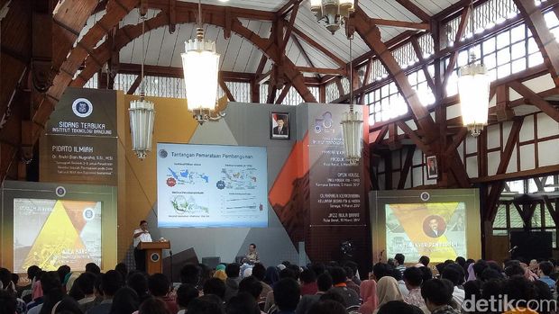 Kuliah Umum di ITB, Luhut: Radikalisme Muncul karena Kemiskinan