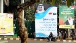 Spanduk Raja Salman Hiasi Depan Gedung DPR