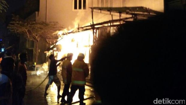 Rumah di Pademangan Jakut Kebakaran, 11 Mobil Damkar Meluncur