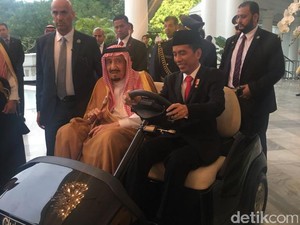 Saat Jokowi Sopiri Raja Salman di Istana Bogor