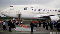 Anggota Kerajaan Arab Saudi yang juga punya pesawat tipe ini adalah keponakan sang raja, Pangeran Alwaleed bin Talal. Pria terkaya di Arab Saudi itu juga sudah merombak interior pesawatnya sesuai kebutuhan.