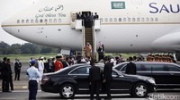 Pesawat yang membawa Raja Salman tiba pukul 12.40 WIB.