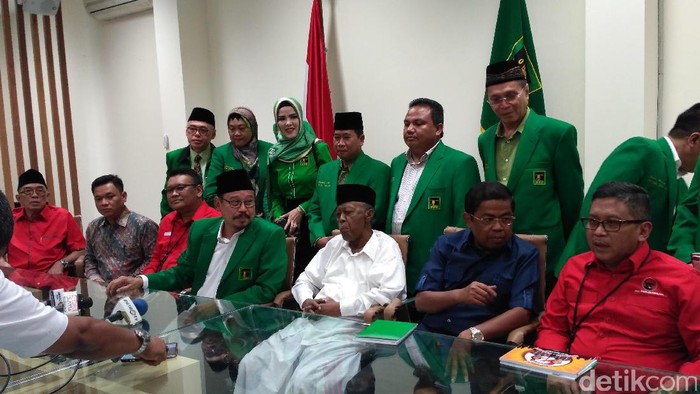 Canda Sekjen PDIP: Idrus Pakai Baju Biru untuk Galang Demokrat