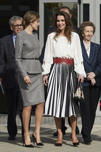 Foto: Anggun dan <i>Stylish</i>, Gaya Ratu Rania dari Yordania