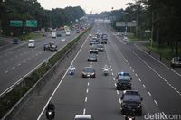 Panjangnya 4 Km, Ini Penampakan Iring-iringan Rombongan Raja Salman