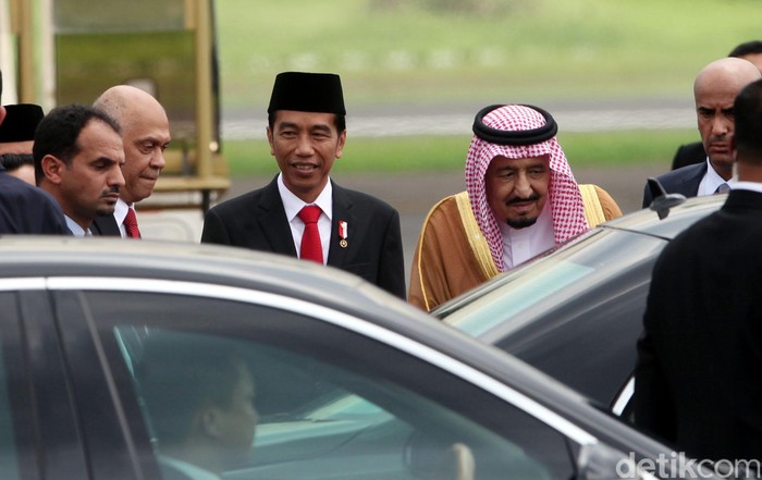 PM Najib Ajak Raja Salman Foto Selfie, Jokowi Rekam Vlog