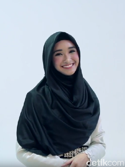 Tutorial Hijab Segi Empat Satin Untuk Pesta Pernikahan