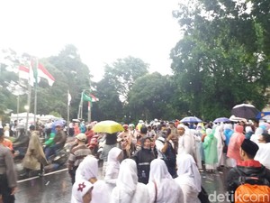 Walkot Bogor Berbaur dengan Warga Saat Raja Salman Tinggalkan Istana