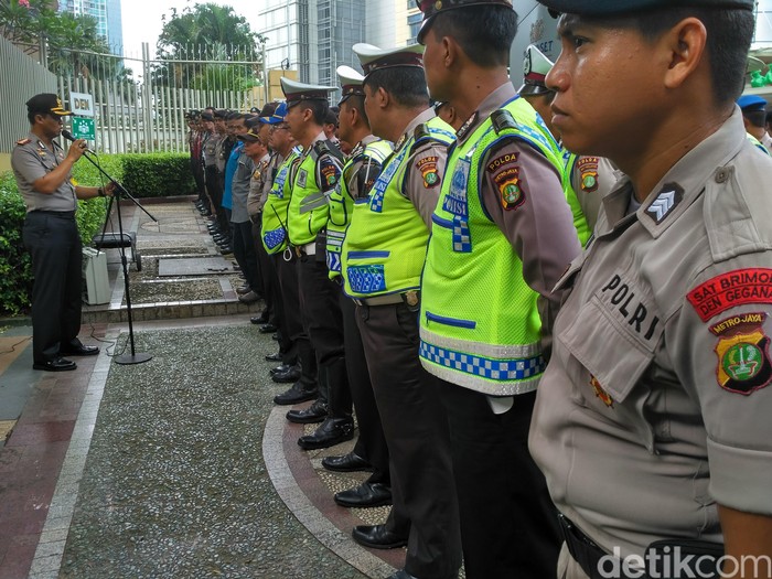 Polisi Gelar Apel Pengamanan Sambut Raja Salman di Hotel Raffles