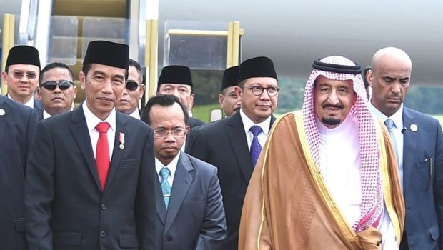 Jokowi sambut Raja Salman di Bandara Halim Perdanakusuma / 
