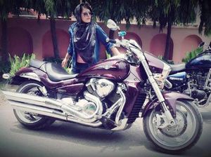 Keren, Wanita Berkerudung Asal India yang Suka dengan Moge
