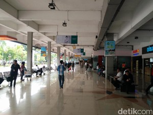 Penerbangan di Bandara Halim Normal Jelang Kedatangan Raja Salman
