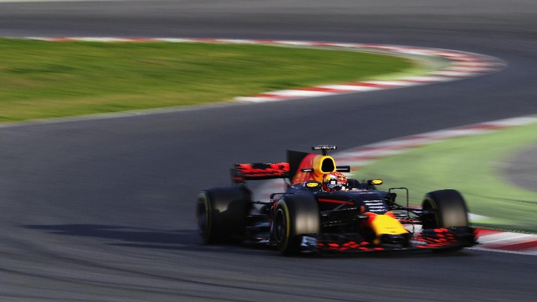 Hari yang Sangat Positif bagi Verstappen Hari yang Sangat Positif bagi Verstappen