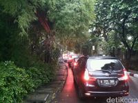 Banjir di Kemang Utara, Kendaraan Tak Bisa Melintas
