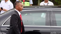 Raja Salman telah memasuki mobilnya untuk menuju Istana Kepresidenan Bogor.