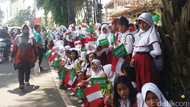 Makin Ramai Suasana Depan Istana Bogor Jelang Kedatangan Raja Salman