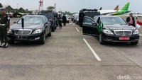 Deretan mobil mewah itu terdiri dari mobil seperti Mercerdes-Benz S-Class dan Toyota Alphard. Foto: Martha Lory Fransisca
