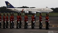 Boeing 747-400 merupakan pengembangan utama dan model terlaris dari jenis 747. Pesawat empat mesin berbadan lebar ini diberi teknologi terkini sudah bisa terbang lebih efisien.