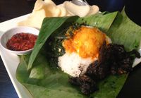Walking Drums: Nikmatnya Nasi Daun Cumi Hitam dan Chicken Wings Saus Telur Asin
