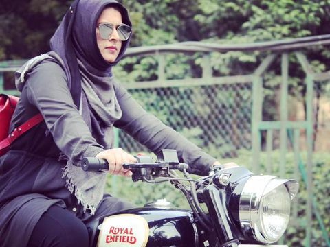 Hasil gambar untuk wanita muslimah naik motor