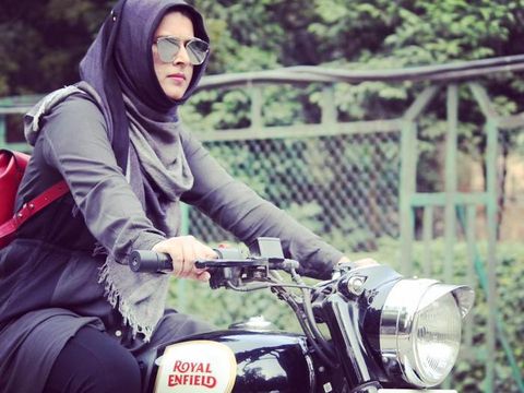 15+ Gambar Kartun Wanita Naik Motor - Miki Kartun