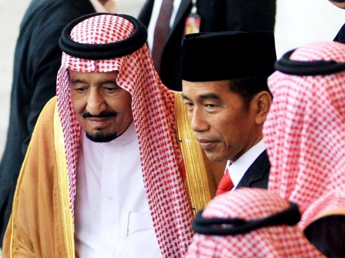 Bagi-bagi Alat Medis dan Obat, Raja Salman Dikenal Dermawan Lewat KSRelief