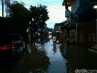 Banjir di Kemang Utara, Kendaraan Tak Bisa Melintas