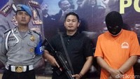 Penampakan Andika di Polrestabes Bandung saat rilis.