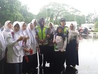 Warga yang Padati Depan Istana Bogor Berangsur Pulang