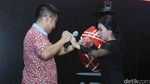 Ikke Nurjanah Goyang Bursa Efek Indonesia