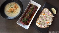 Mulai Maret, Cassis Kitchen akan rutin mengubah dan menu baru setiap 3 bulan. Kali ini ada sup parsnip, wagyu, dan crab toast di deretan hidangan pembuka.