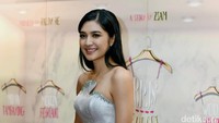 Mikha Tambayong mengaku tak risih untuk tampil seksi dalam film terbarunya tersebut. Pool/Noel/detikFoto.