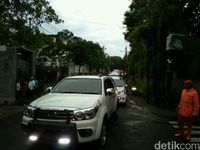 Banjir di Kemang Utara, Kendaraan Tak Bisa Melintas