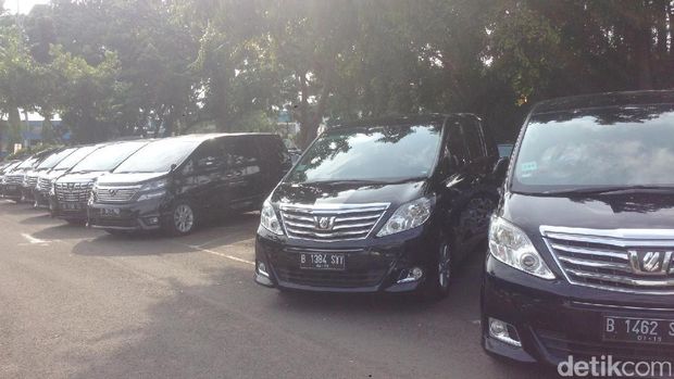 Penampakan Kendaraan untuk Rombongan Raja Salman di Bandara Halim