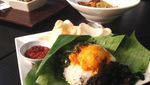 Sedapnya Nasi Daun Cumi Hitam dan Chicken Wings Saus Telur Asin di Sini