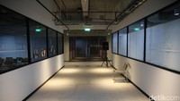 Lorong Jakarta Creative Hub yang didisain urban dan inspiratif.