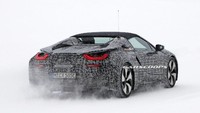 BMW i8 Spyder tanpa atap ini tertangkap kamera tengah diuji dalam suhu super dingin.